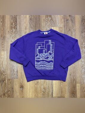 VTG Hanes Purple Crewneck Sweatshirt with White Geometric Graphic